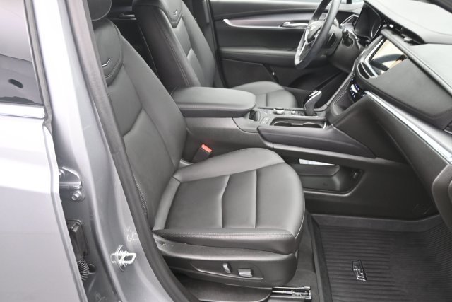 Used 2025 Cadillac XT5 Luxury w/ LPO, Floor Liner Package AWD/4WD image 11
