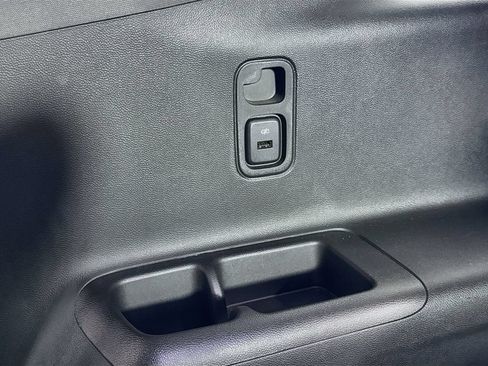 Used 2022 Chevrolet Traverse LT FWD image 22
