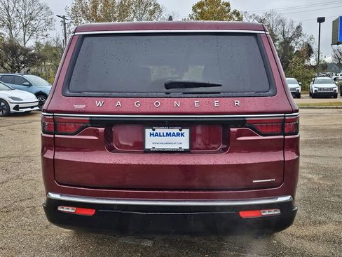 Used 2024 Jeep Wagoneer L Series II image 5
