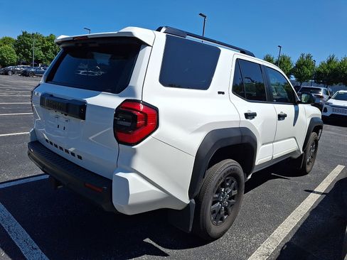 Used 2025 Toyota 4Runner SR5 AWD/4WD image 4