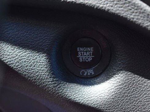 Used 2019 Jeep Cherokee Limited FWD image 31