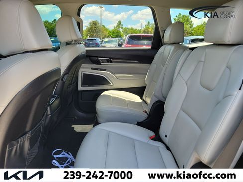 Certified 2024 Kia Telluride S w/ S Sunroof Package FWD image 11
