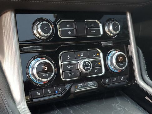 Used 2021 GMC Yukon Denali AWD/4WD image 30