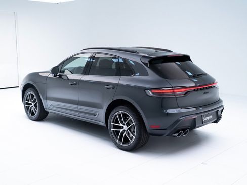 Used 2026 Porsche Macan AWD/4WD image 3
