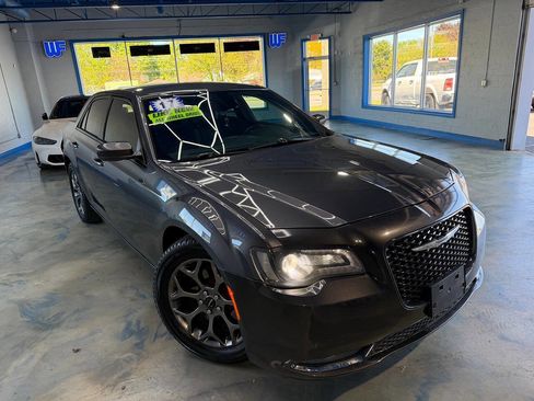 Used 2017 Chrysler 300 S AWD/4WD image 5