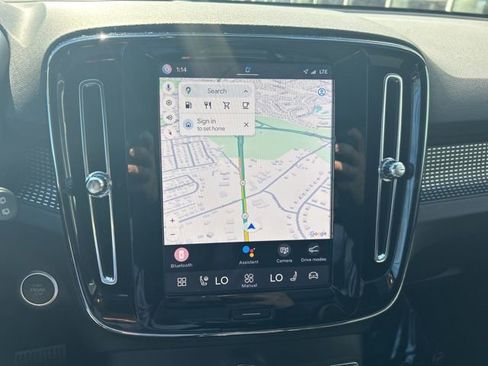 Certified 2025 Volvo XC40 B5 Plus image 22