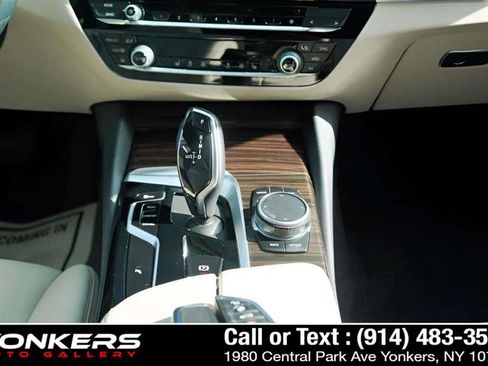 Used 2022 BMW 540i xDrive w/ Premium Package image 24