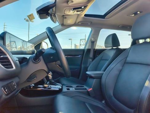 Certified 2024 Kia Seltos SX w/ SX Sunroof Package image 24