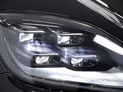 Certified 2025 Porsche Cayenne image 33