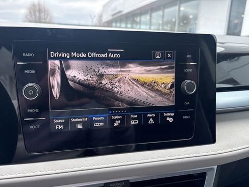 New 2026 Volkswagen Taos SE image 26