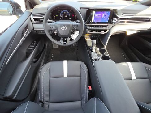 Used 2026 Toyota Camry SE w/ Convenience Package FWD image 6