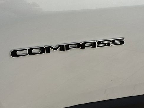 Certified 2025 Jeep Compass Limited image 32