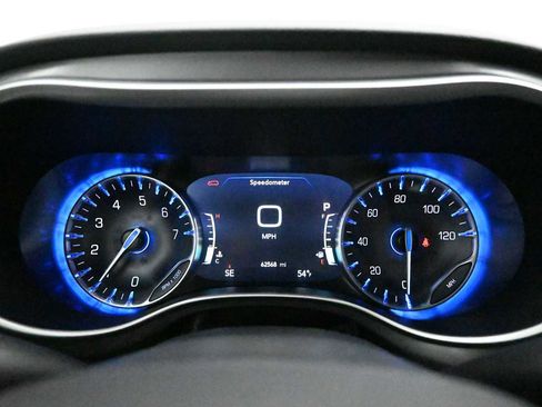 Used 2023 Chrysler Pacifica Touring-L FWD image 13