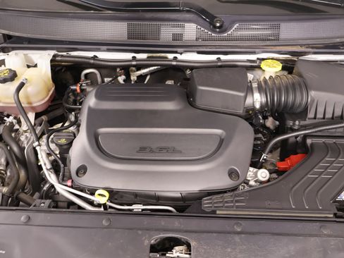 Used 2021 Chrysler Pacifica Touring-L w/ Uconnect Theater Family Group FWD image 22