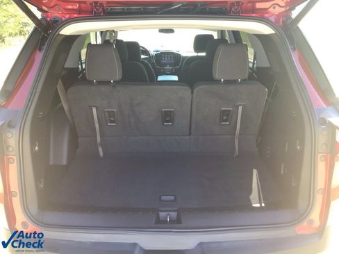 Used 2021 Chevrolet Traverse LT image 6