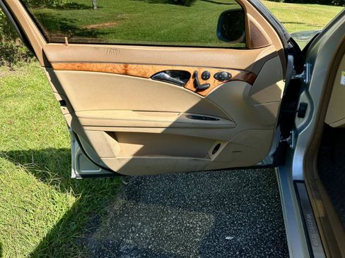 Used 2009 Mercedes-Benz E 320 E320 BlueTEC Sedan image 7