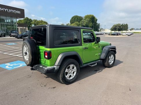 Used 2018 Jeep Wrangler Sport AWD/4WD image 3
