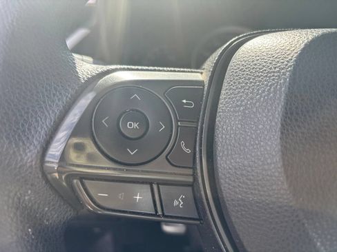 Used 2020 Toyota Corolla LE FWD image 18