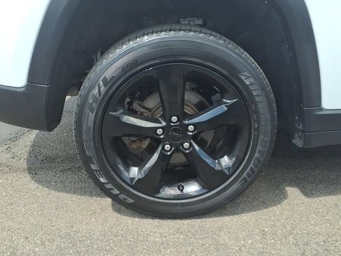 Certified 2023 Jeep Grand Cherokee Altitude AWD/4WD image 10