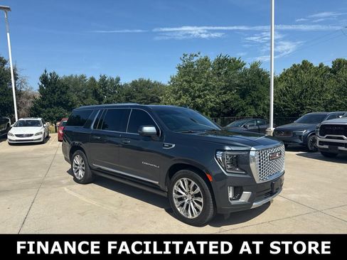 Used 2021 GMC Yukon XL Denali w/ Denali Ultimate Package AWD/4WD image 3