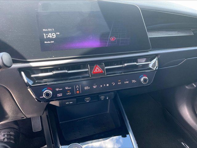 Used 2023 Kia Niro EX FWD image 23