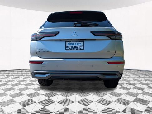 Used 2025 Mitsubishi Outlander SE AWD/4WD image 12