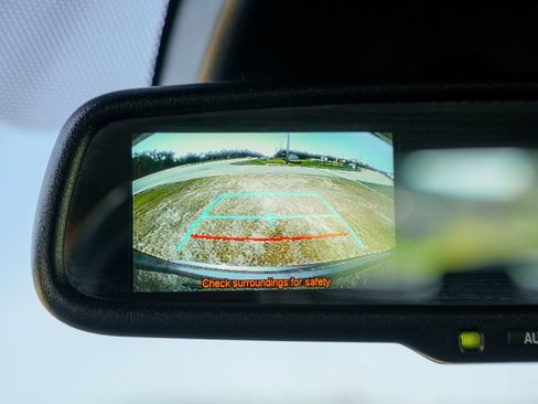 Used 2018 Toyota C-HR XLE FWD image 34