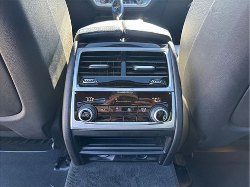 Used 2019 BMW 740i w/ M Sport Package image 40