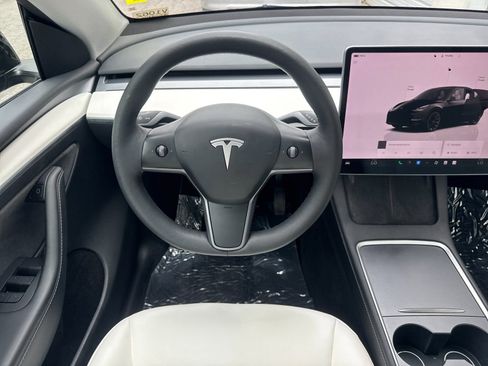 Used 2023 Tesla Model Y Long Range AWD/4WD image 14
