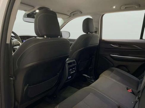 Used 2024 Jeep Grand Cherokee Laredo RWD image 19