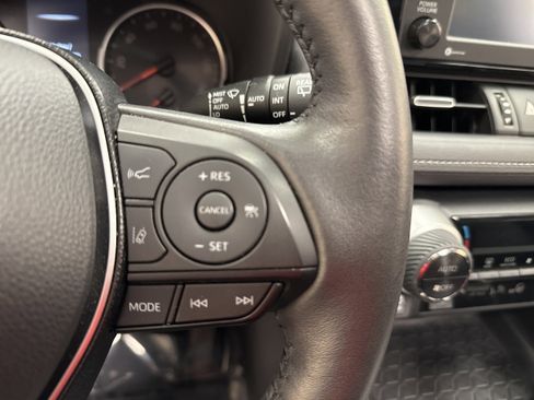 Used 2021 Toyota RAV4 XLE Premium image 32