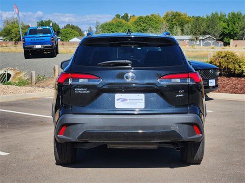 Used 2023 Toyota Corolla Cross XLE image 12