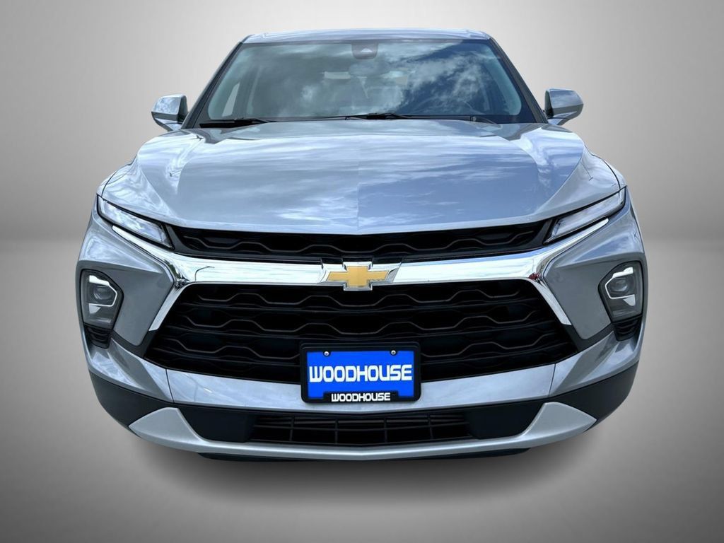 Used 2025 Chevrolet Blazer LT AWD/4WD image 2