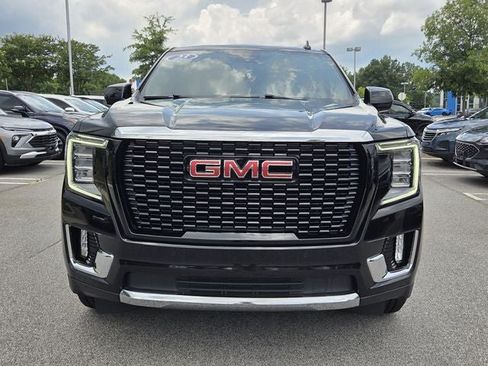 Used 2023 GMC Yukon XL SLT w/ Max Trailering Package AWD/4WD image 4