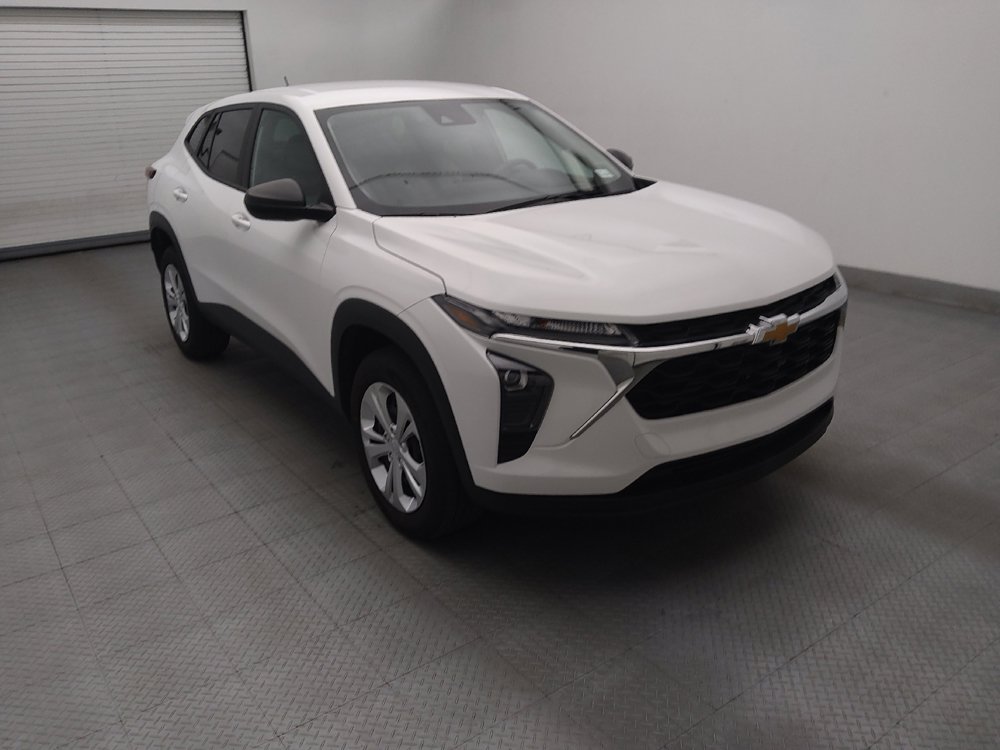 Used 2025 Chevrolet Trax LS FWD image 13
