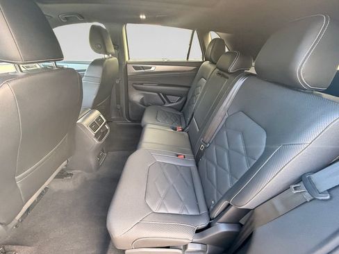 Used 2025 Volkswagen Atlas Cross Sport SE FWD image 29