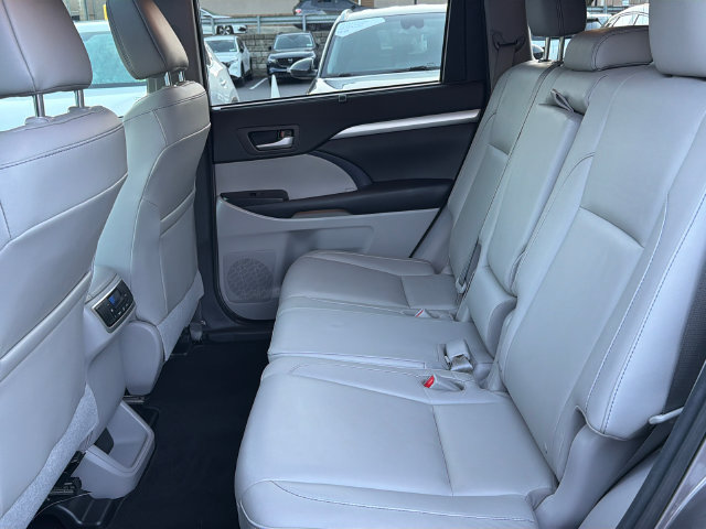 Used 2016 Toyota Highlander XLE FWD image 23