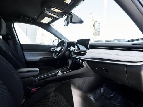 Used 2023 Jeep Compass Sport image 25