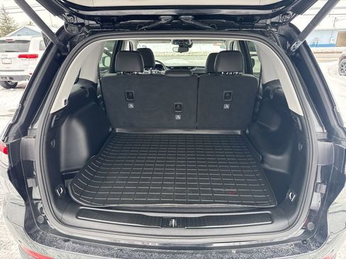 Used 2023 Jeep Grand Cherokee Limited w/ Black Appearance Package image 17