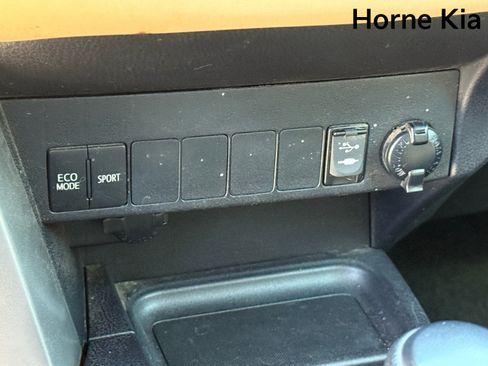 Used 2017 Toyota RAV4 XLE w/ Carpet Mat Package FWD image 20