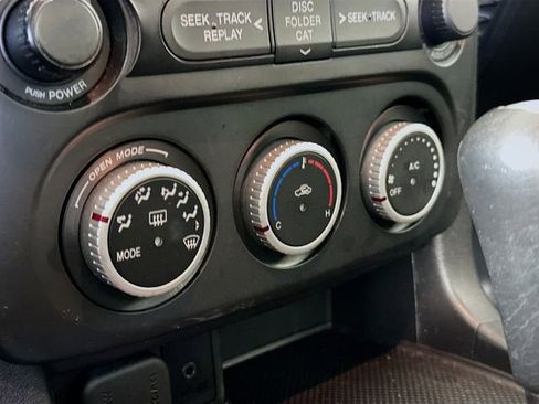 Used 2010 MAZDA MX-5 Miata Touring image 16