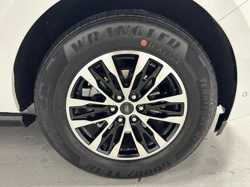 Used 2025 Ford Expedition Platinum AWD/4WD image 63