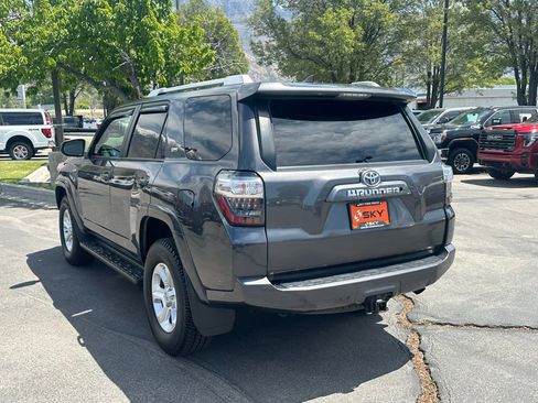 Used 2017 Toyota 4Runner SR5 AWD/4WD image 5