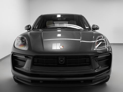 Used 2025 Porsche Macan image 8