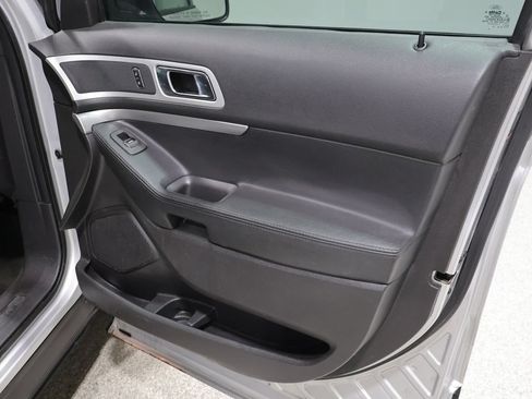 Used 2015 Ford Explorer XLT w/ Equipment Group 202A FWD image 24