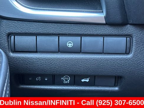 Used 2024 Nissan Rogue SV FWD image 41