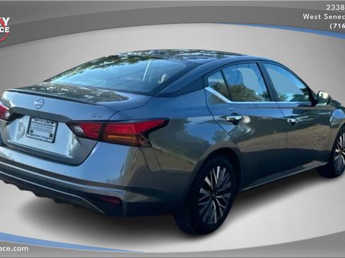 Used 2023 Nissan Altima 2.5 SV image 5