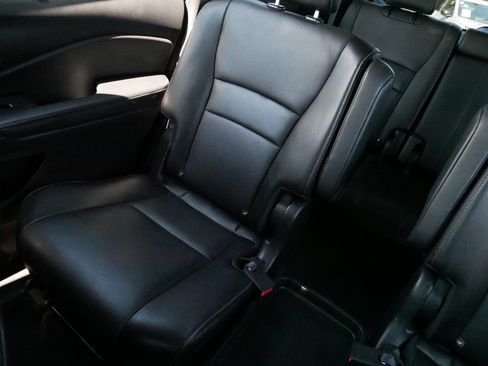 Used 2019 Honda Pilot Touring image 12