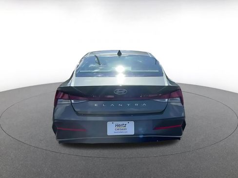 Used 2025 Hyundai Elantra SEL image 12