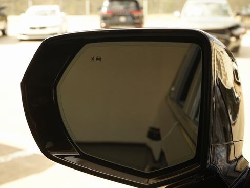 Used 2026 Cadillac Escalade ESV V image 30